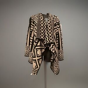 Two Sisters  ii Sisters SWEATER Tribal Print Soft SHAWL Wrap Cardigan Size S/M